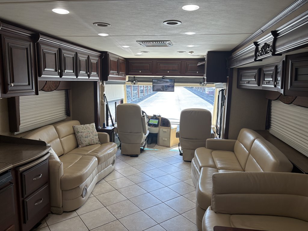 2011 Freightliner Xc Raised Rail Rear Engine Motor Home Chassis - $89,000